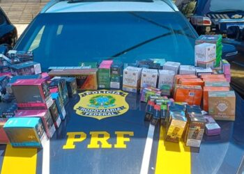 PRF apreende cigarros contrabandeados e cigarros eletrônicos na BR-101, em Guarapari