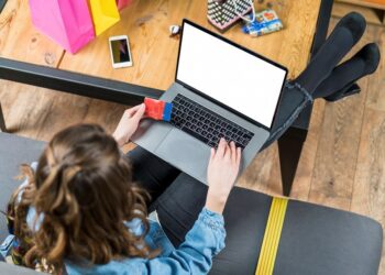 Prodest alerta cuidados para compra digital de material escolar