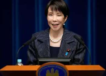 Sanae Takaichi obtém vitória eleitoral histórica no Japão