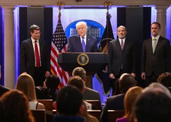 Trump anuncia tarifa global de 10% após Suprema Corte derrubar taxas