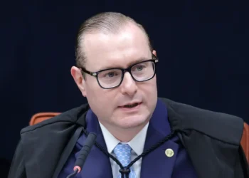 Zanin, do STF, suspende eleição indireta para governo do Rio