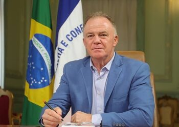 Casagrande anuncia aplicação do Piso Nacional do Magistério para mais de 10 mil profissionais