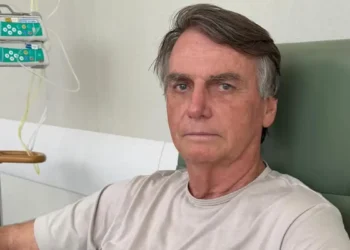 Médica citou risco de morte ao transferir Bolsonaro para hospital