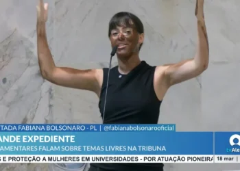 Deputados pedem cassação de Fabiana Bolsonaro após blackface na Alesp contra Erika Hilton