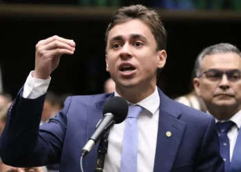 Nikolas Ferreira viajou em jato de Vorcaro na campanha de 2022