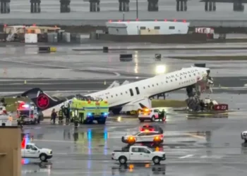 Piloto e copiloto morrem em colisão em aeroporto de Nova York
