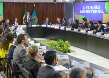 Lula se despede de ministros e confirma Alckmin como vice em chapa