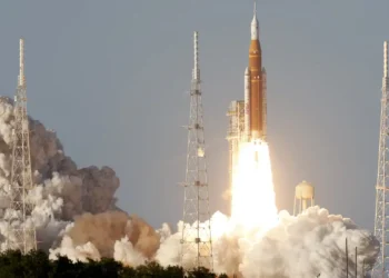 Nasa lança a primeira missão lunar tripulada em meio século