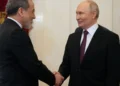 Em conversa com chanceler, Putin promete apoio ao Irã e diz querer paz