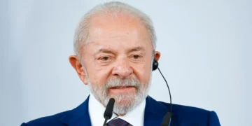 Lula chega à Alemanha para assinar parcerias comerciais e de inovação