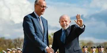 Lula chega à Alemanha para assinar parcerias comerciais e de inovação