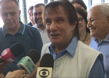Roberto Carlos celebra 85 anos em show histórico na cidade natal