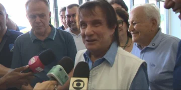 Roberto Carlos celebra 85 anos em show histórico na cidade natal