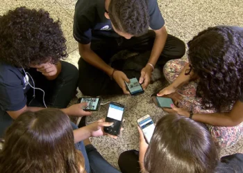 Grécia vai proibir redes sociais a menores de 15 anos