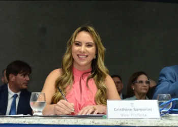 Cris Samorini toma posse na segunda e se torna a primeira mulher a governar Vitória