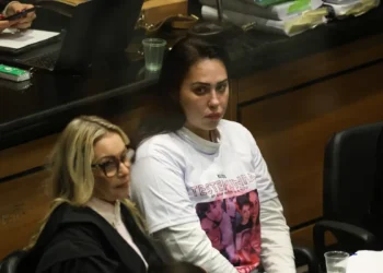 Monique Medeiros se entrega à polícia e volta a ser presa