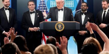 Atirador é detido após disparos em jantar de Trump com correspondentes em Washington