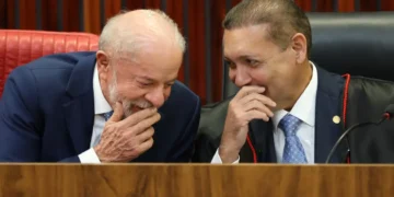 Nunes Marques toma posse na presidência do TSE; Mendonça será vice