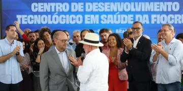 Lula pede que governador do RJ trabalhe para prender milicianos