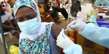 Surto de ebola em países africanos deixa pelo menos 131 mortos