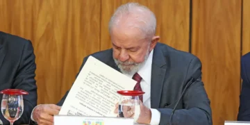 Lula veta lei que reconhece estágio como experiência profissional