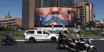 EUA voltam a atacar Irã, que retalia contra base militar no Kuwait