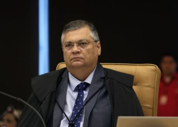 Dino pede que Câmara explique viagem de Mário Frias ao exterior