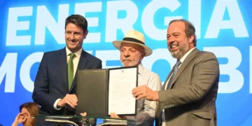 Governo renova contratos com distribuidoras de energia em 13 estados