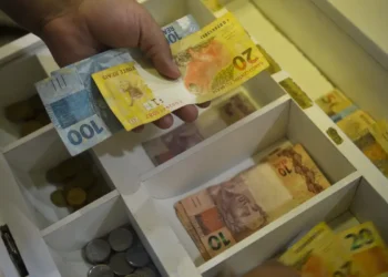 Inflação usada para corrigir salários acumula 4,11% em 12 meses