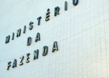 Fazenda eleva para 4,5% estimativa de inflação com guerra e petróleo