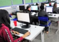 Brasil supera 100 mil escolas públicas com internet gratuita