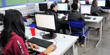 Brasil supera 100 mil escolas públicas com internet gratuita