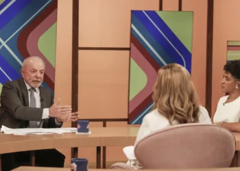 Eleições: Lula promete vetar PL sobre envio em massa de mensagens
