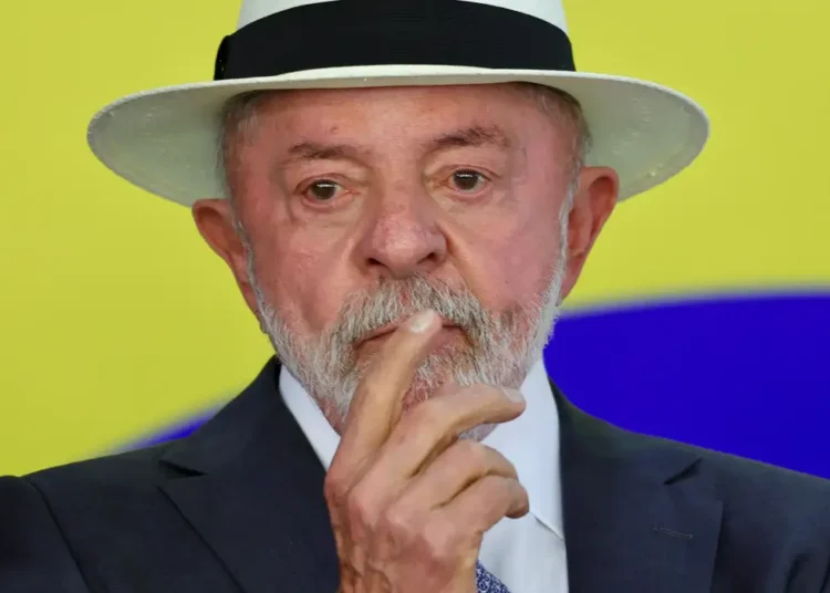 Detenção de ativista brasileiro em Israel é injustificável, diz Lula