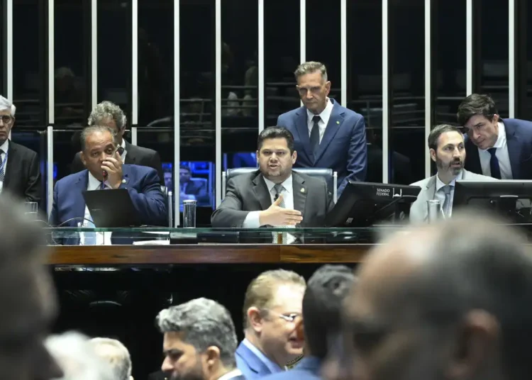 Dosimetria: Alcolumbre promulga lei que beneficia condenados pelo 8/1
