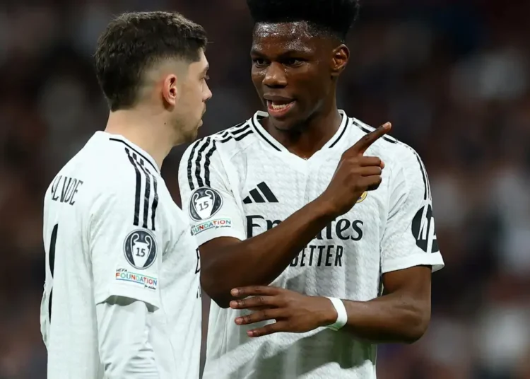 Real Madrid multa Valverde e Tchouaméni em R$ 2,9 mi cada após briga