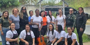 Internas do Centro Prisional Feminino de Colatina levam cuidados de beleza à idosas em ação solidária