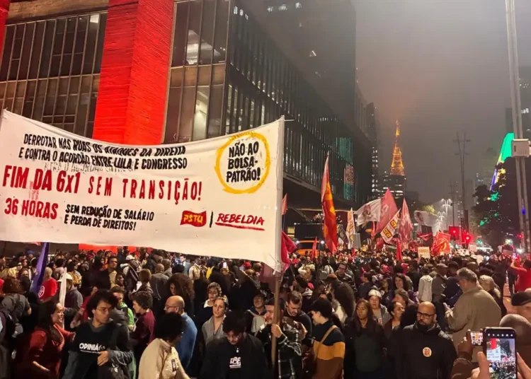 Ato na Avenida Paulista pede fim da escala 6×1