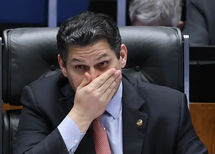 Alcolumbre mantém silêncio sobre 6×1 e oposição tenta preservar escala