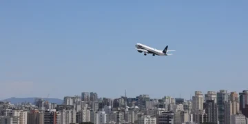 Brasil bate recorde de passageiros em voos domésticos em 2026