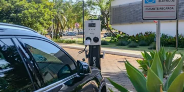 Governo mantém elevação de tarifas a carro elétrico e renova cota zero