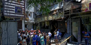 Incêndio em hotel de Nova Delhi deixa 21 mortos, sendo 18 estrangeiros