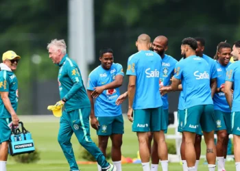 Neymar continua fora de treino da seleção brasileira