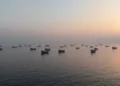 Primeiros navios-tanque atravessam estreito após acordo com Irã