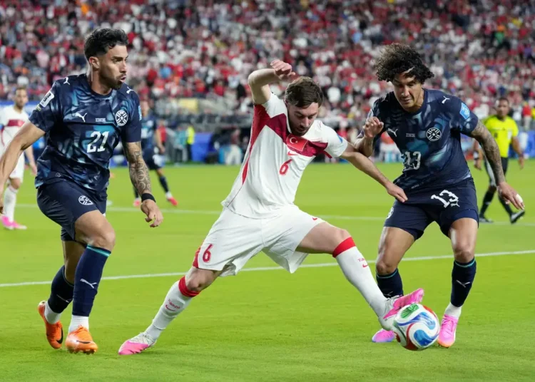 Paraguai vence por 1 a 0 e elimina Turquia no grupo D da Copa
