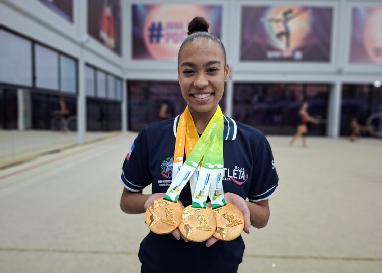 Capixaba Geovanna Santos disputa Copa do Mundo de ginástica rítmica na China