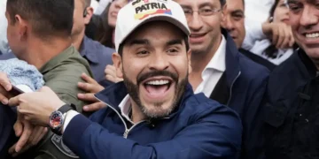 Candidato de direita La Espriella vence disputa acirrada na Colômbia