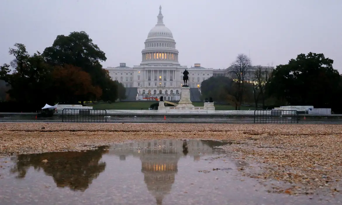 Senado ordena que Trump suspenda ações contra Irã