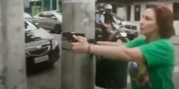 Justiça manda prender jornalista perseguido por Carla Zambelli