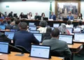 Deputados votam redução da maioridade penal em comissão